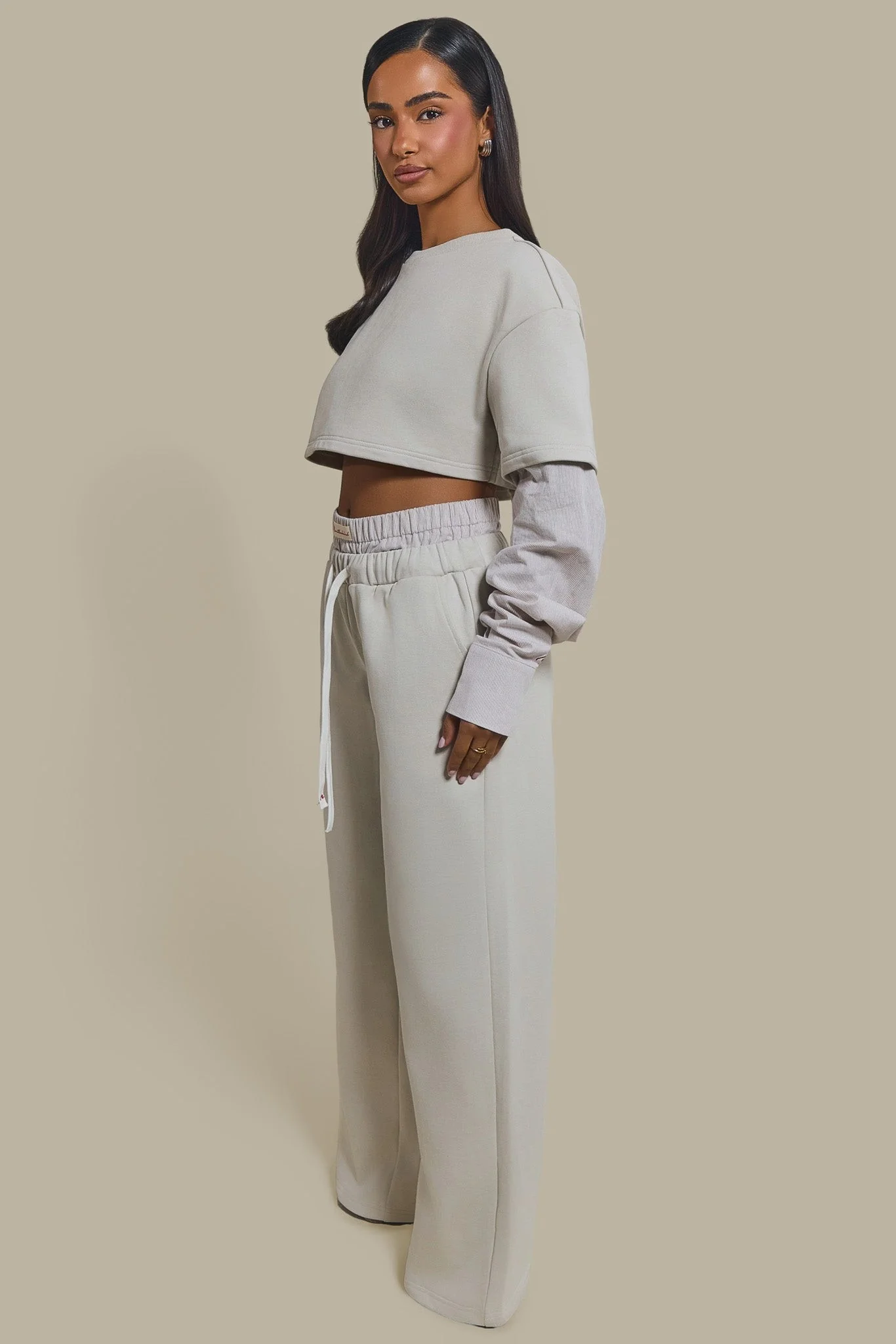 3674-the-boxer-wide-leg-joggers-in-beige-3.webp The Boxer Wide-Leg Joggers in Beige