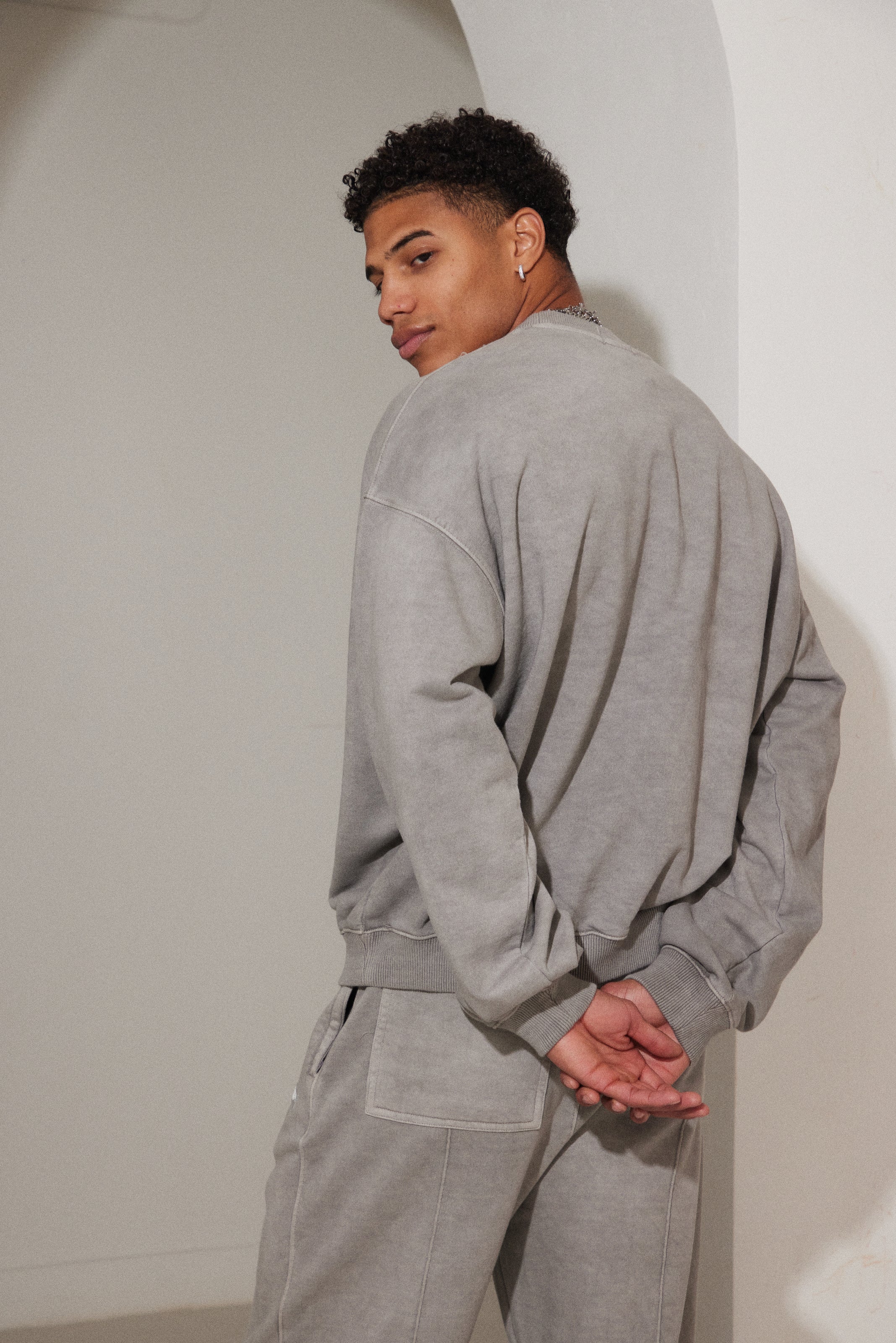 4408-unisex-sweatshirt-in-grey-wash-4.jpg Unisex Sweatshirt in Grey Wash