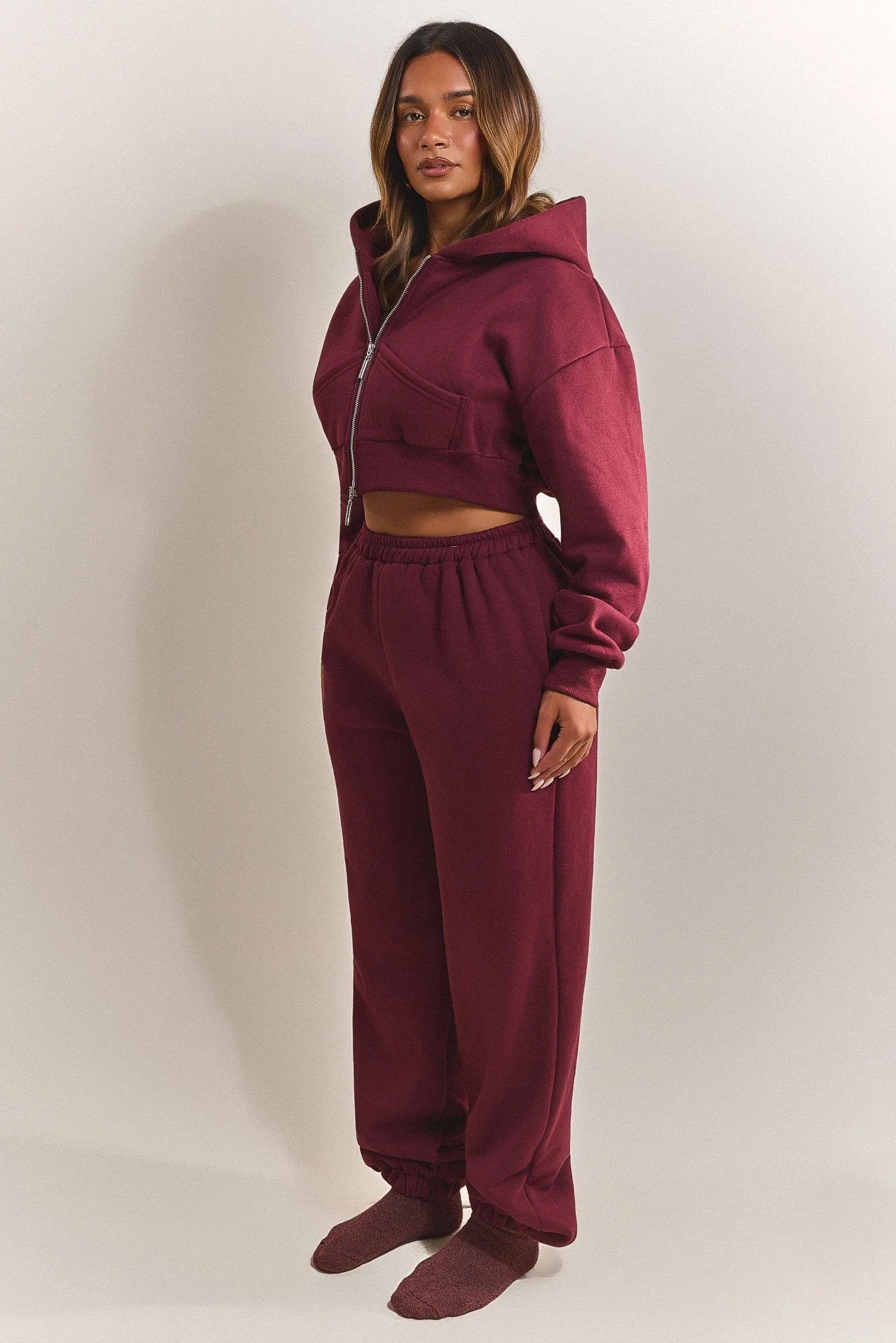 4518-the-classics-cuffed-joggers-in-wine-2.webp The Classics Cuffed Joggers in Wine