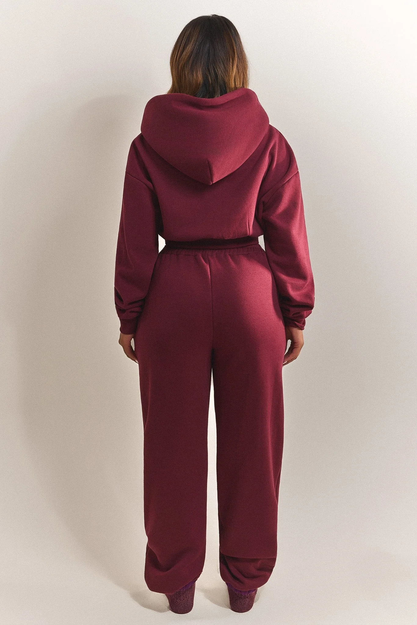 4518-the-classics-cuffed-joggers-in-wine-3.webp The Classics Cuffed Joggers in Wine