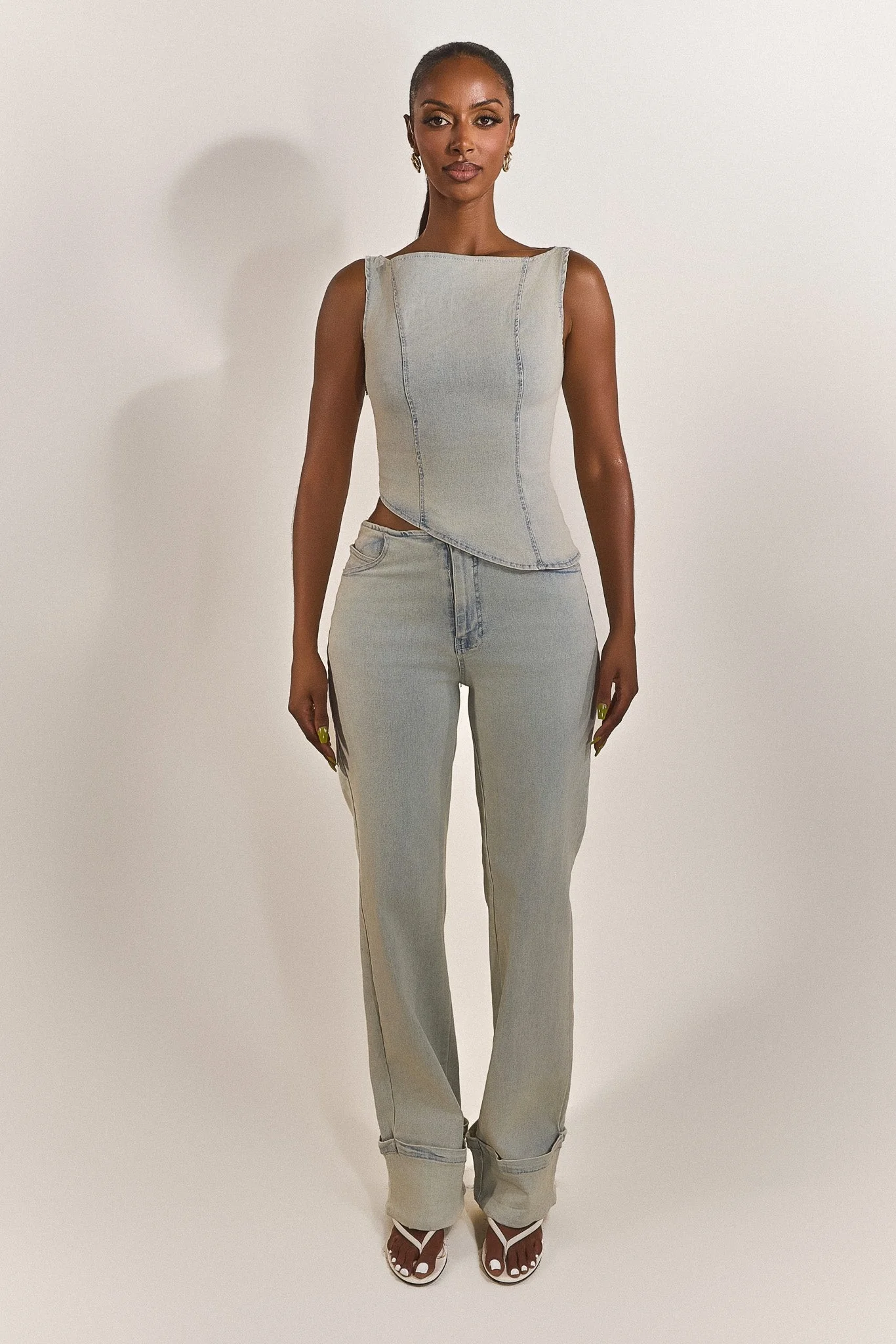 5598-the-mika-set-jeans-in-light-wash-1.webp The Mika Set Jeans in Light Wash