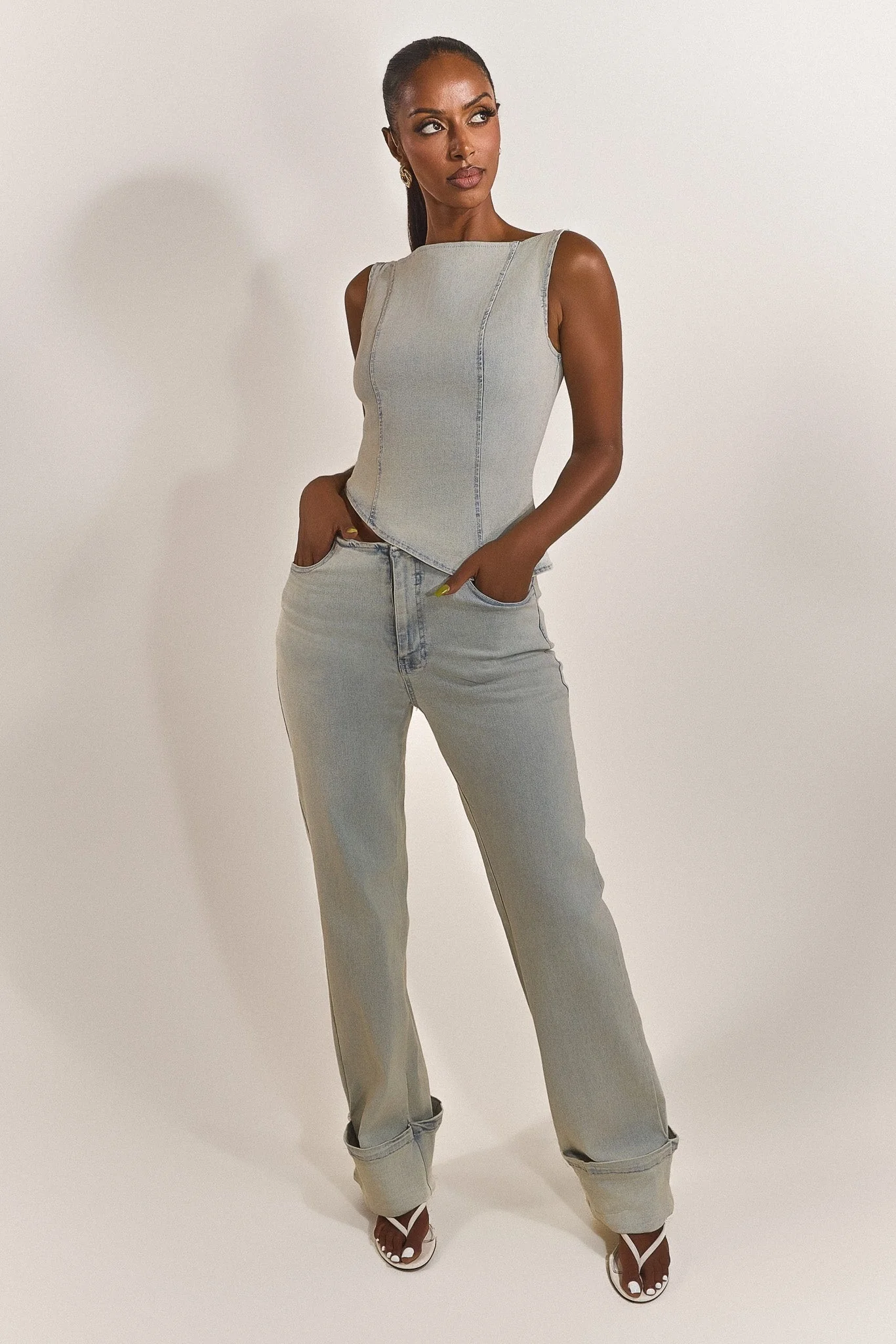 5598-the-mika-set-jeans-in-light-wash-3.webp The Mika Set Jeans in Light Wash