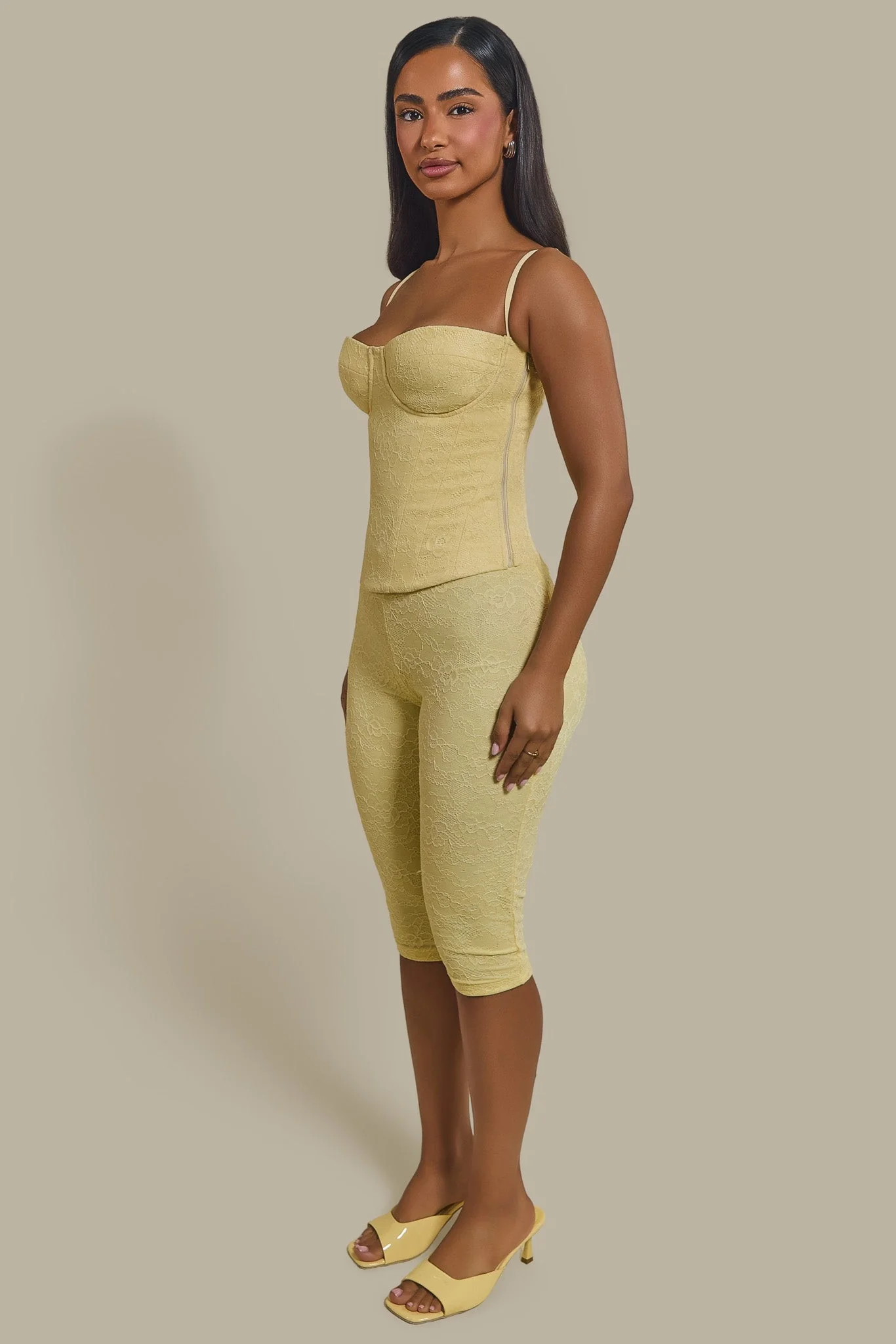 575-the-brielle-capri-leggings-in-butter-yellow-4.webp The Brielle Capri Leggings in Butter Yellow