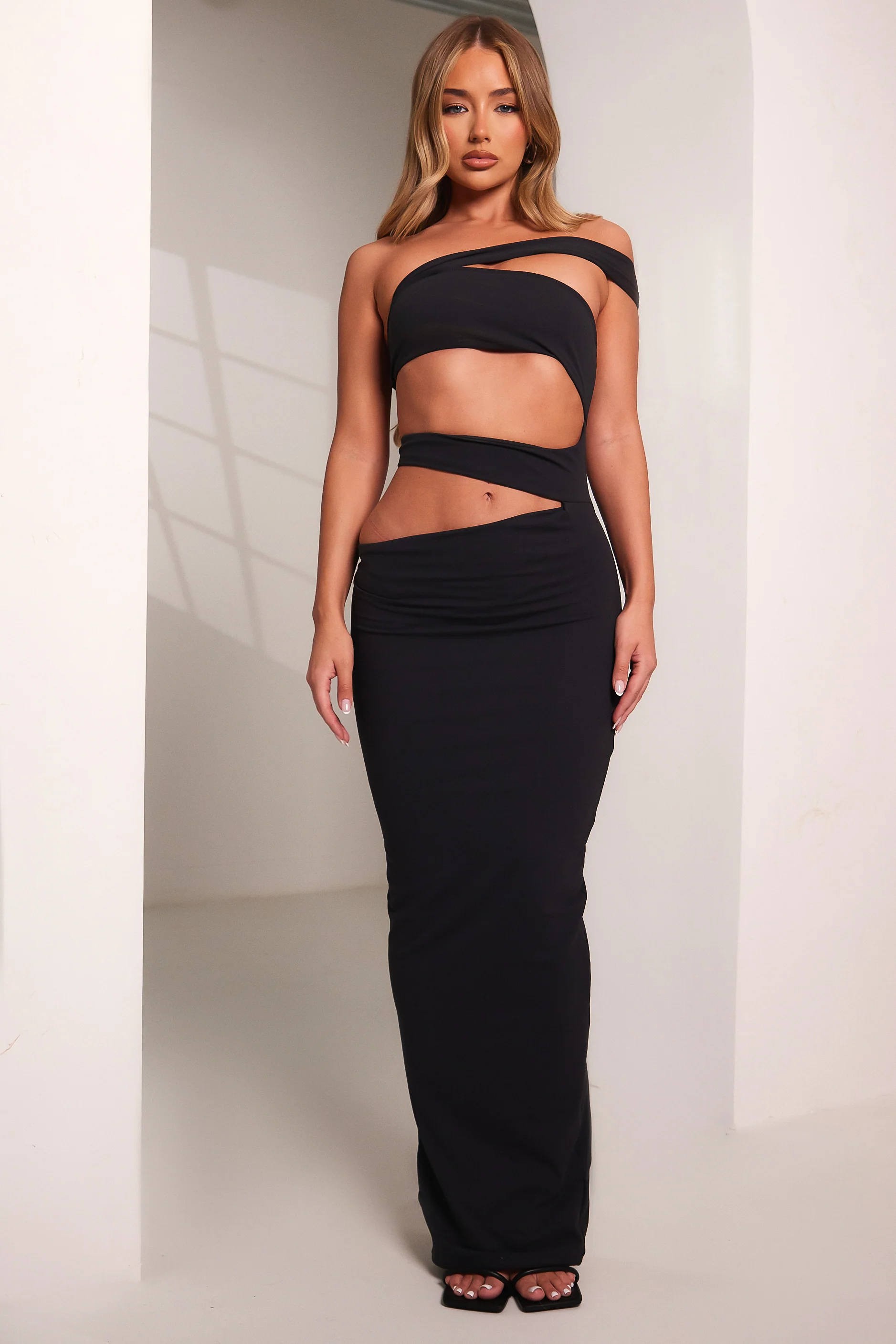 6351-the-multi-strap-maxi-in-black-1.webp The Multi Strap Maxi in Black