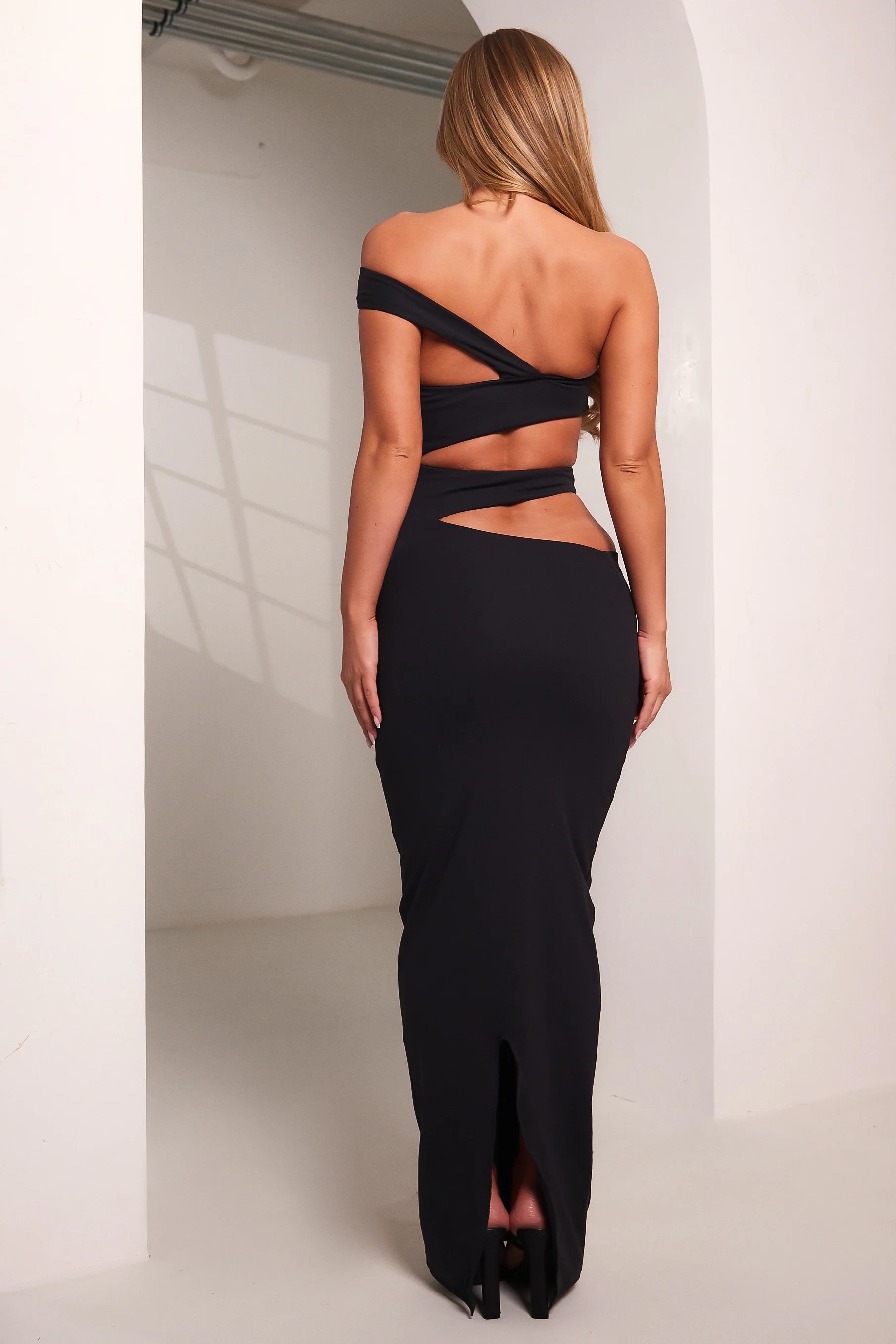 6351-the-multi-strap-maxi-in-black-3.webp The Multi Strap Maxi in Black