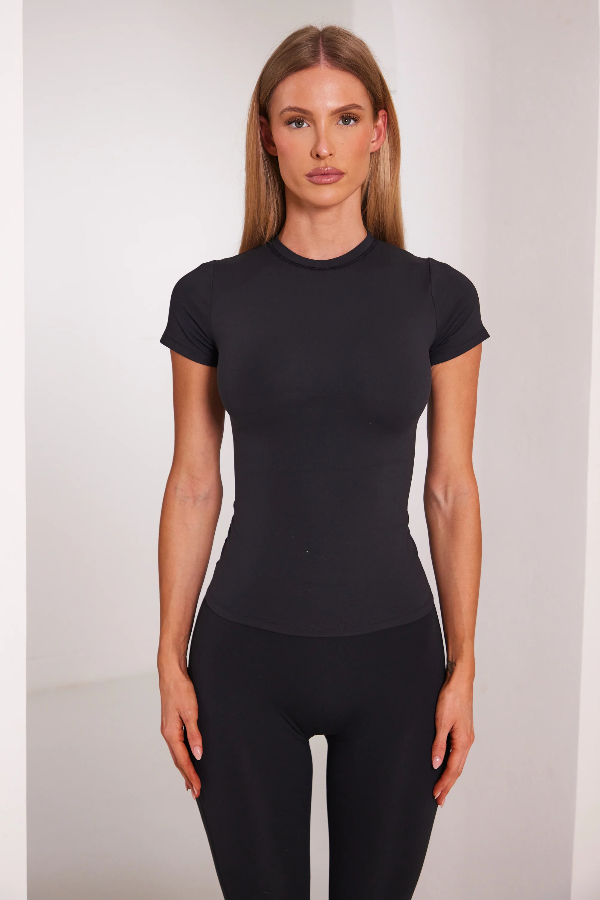6386-the-sculpt-short-sleeve-tee-in-black-1.webp The Sculpt Short Sleeve Tee in Black