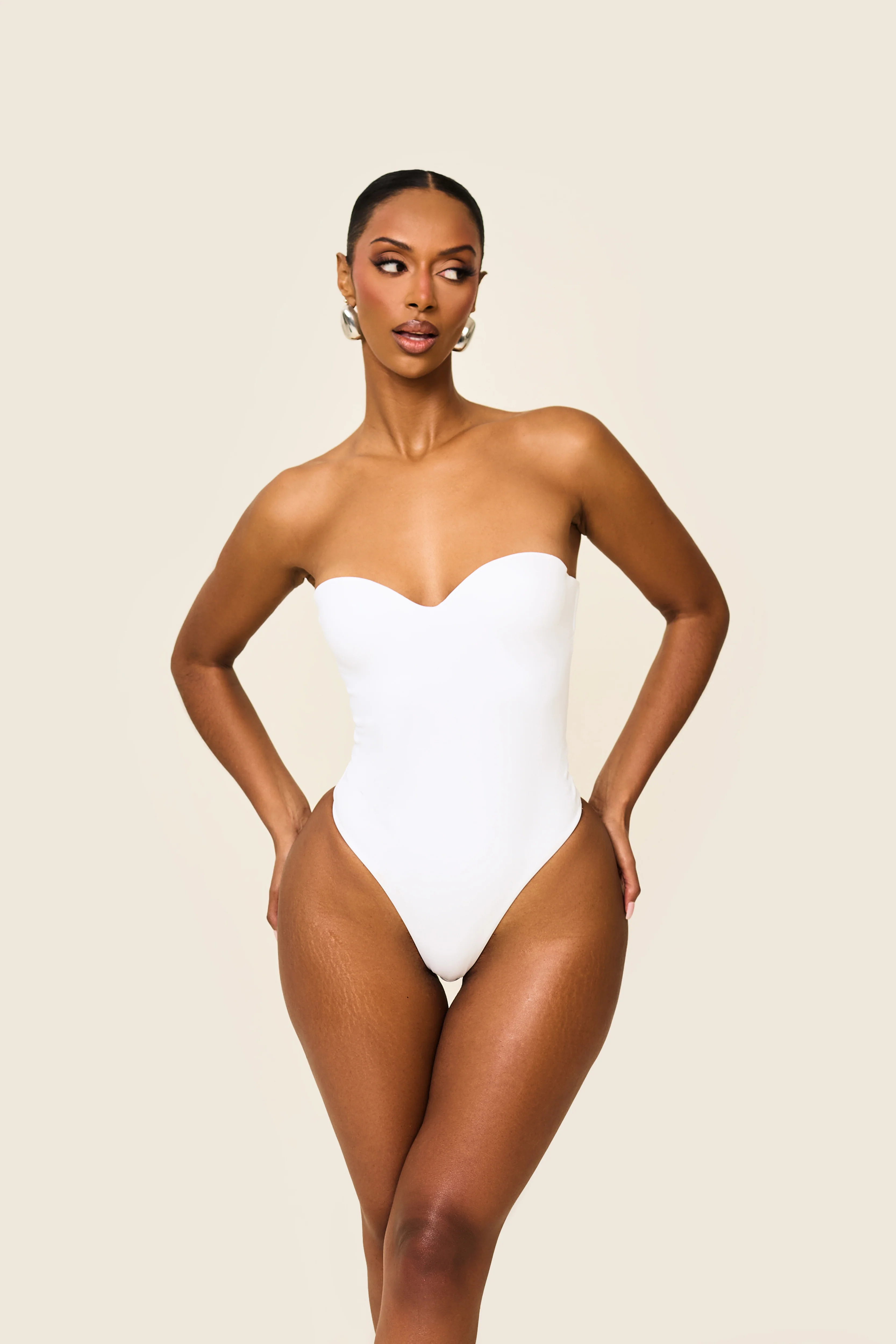 77-the-sculpt-bodysuit-in-white-11.webp The Sculpt Bodysuit in White