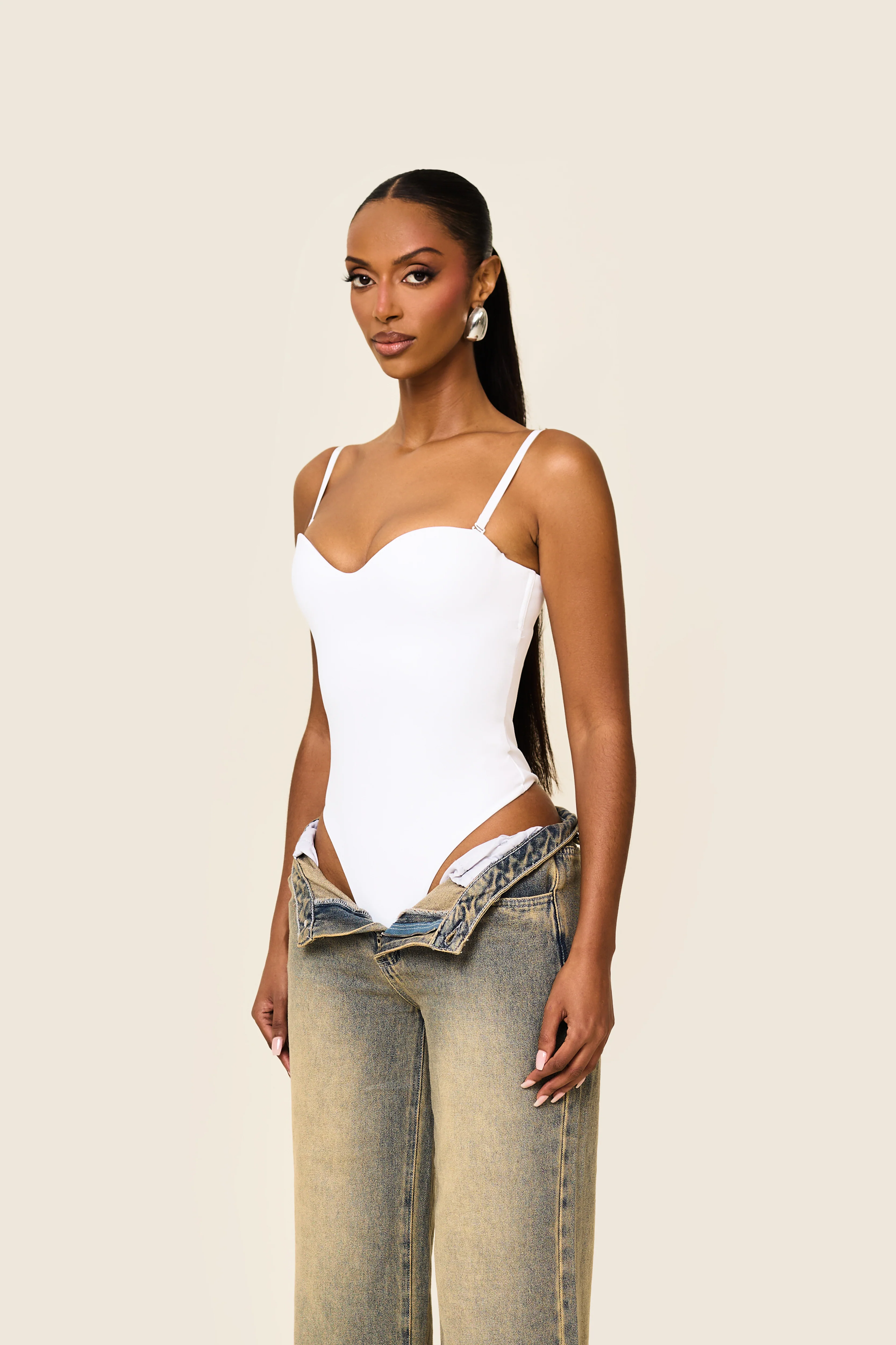 77-the-sculpt-bodysuit-in-white-8.webp The Sculpt Bodysuit in White