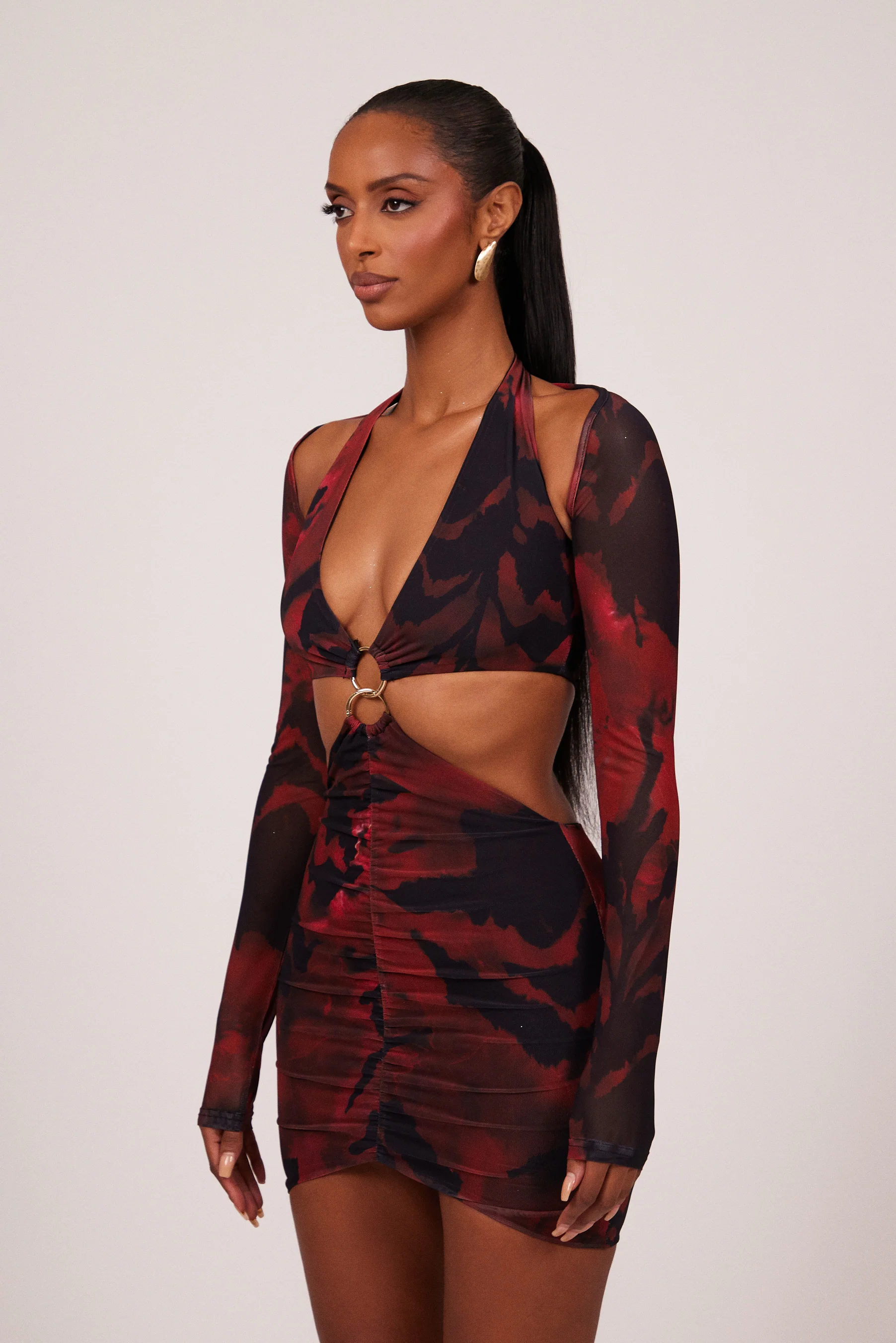 9131-the-ring-detail-plunge-shrug-mini-in-red-print-3.webp The Ring detail Plunge Shrug Mini in Red Print